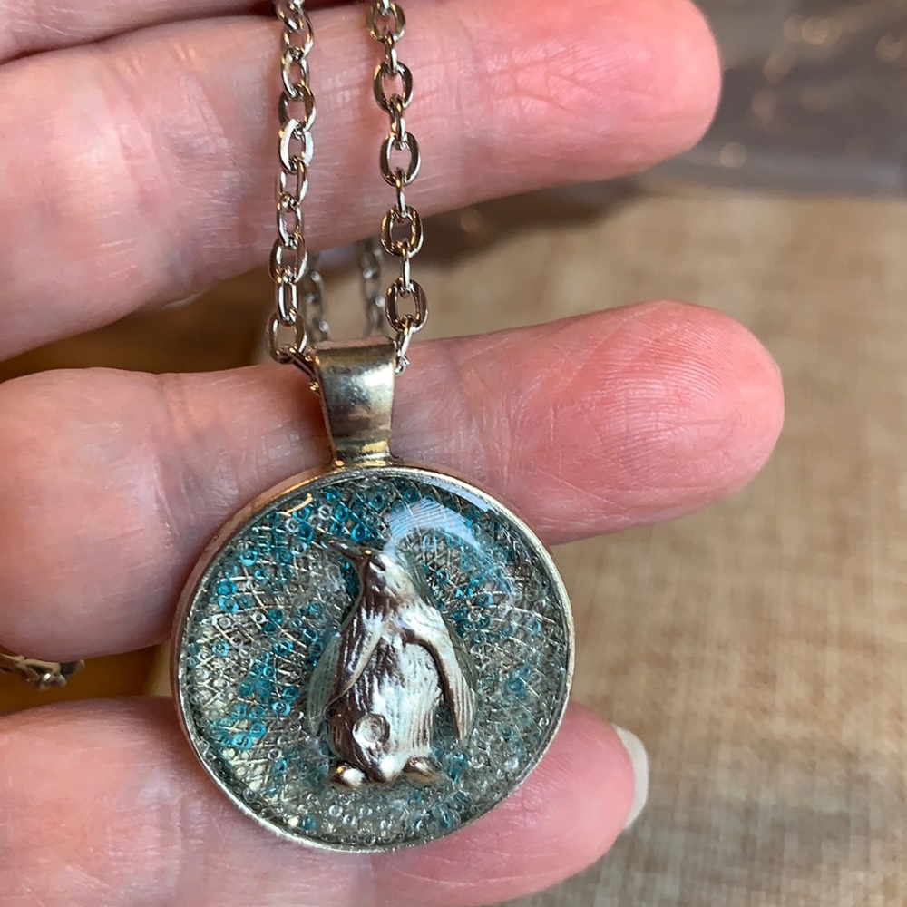 Penguin Resin layered Necklace 18” Chain NWOT